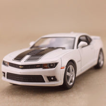 Load image into Gallery viewer, Model Car Chevrolet Camaro 2014 White