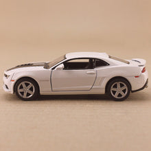 Load image into Gallery viewer, Model Car Chevrolet Camaro 2014 White