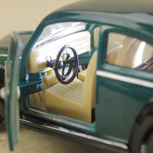 Load image into Gallery viewer, Model Car 1967 Volkswagen Classic Black Fender Green