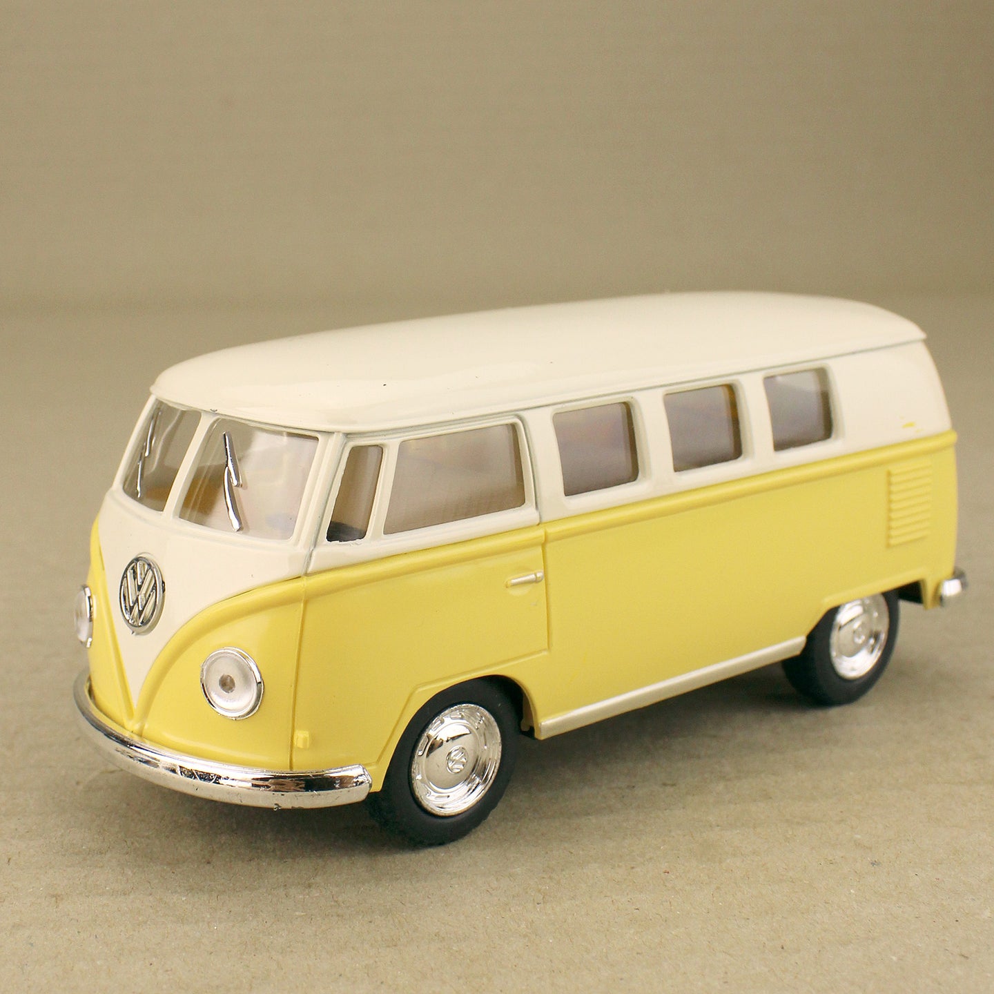 1962 Classic Volkswagen Microbus Kombi Pastel Yellow