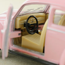 Load image into Gallery viewer, Model car Volkswagen Classic Pink
