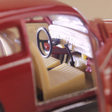 Load image into Gallery viewer, Model Car 1967 Volkswagen Classic Black Fender Red
